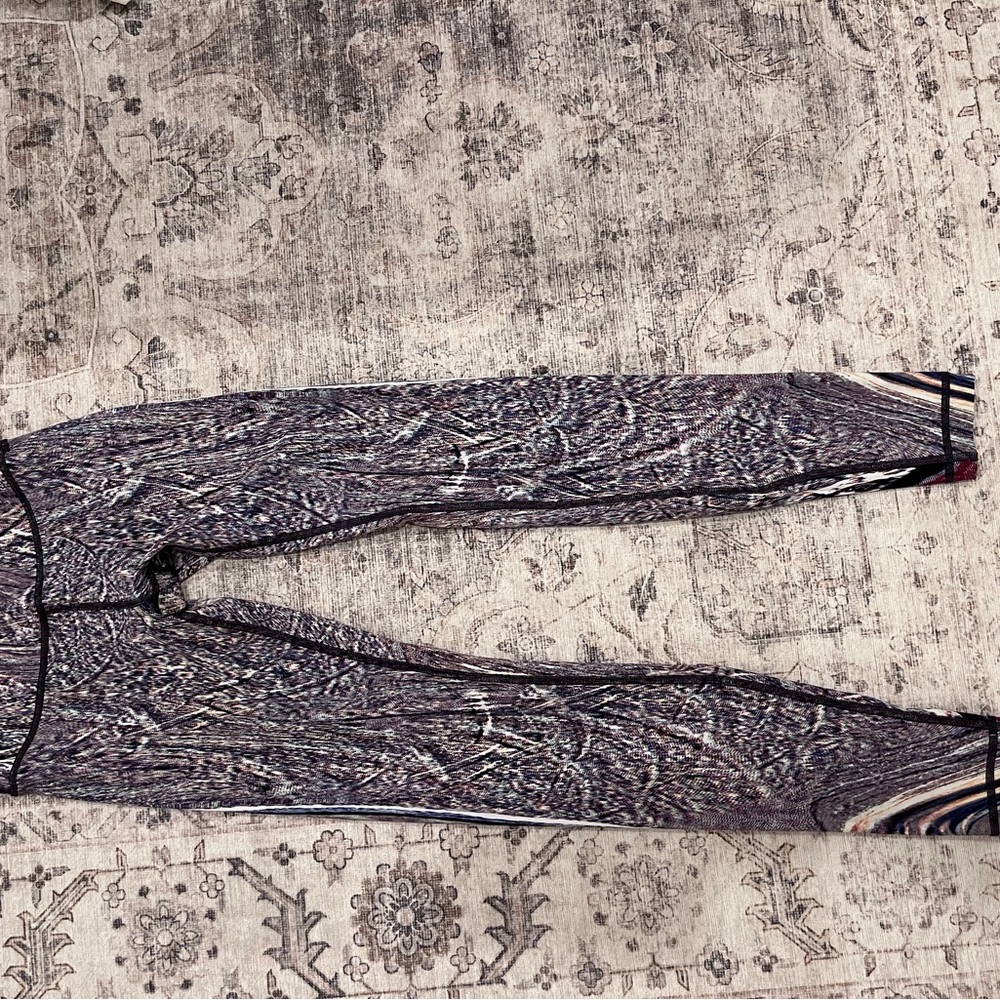 NWOT Lululemon athletica Black and Gray Patterned Leggings